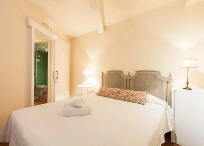 Cathedral House 2*